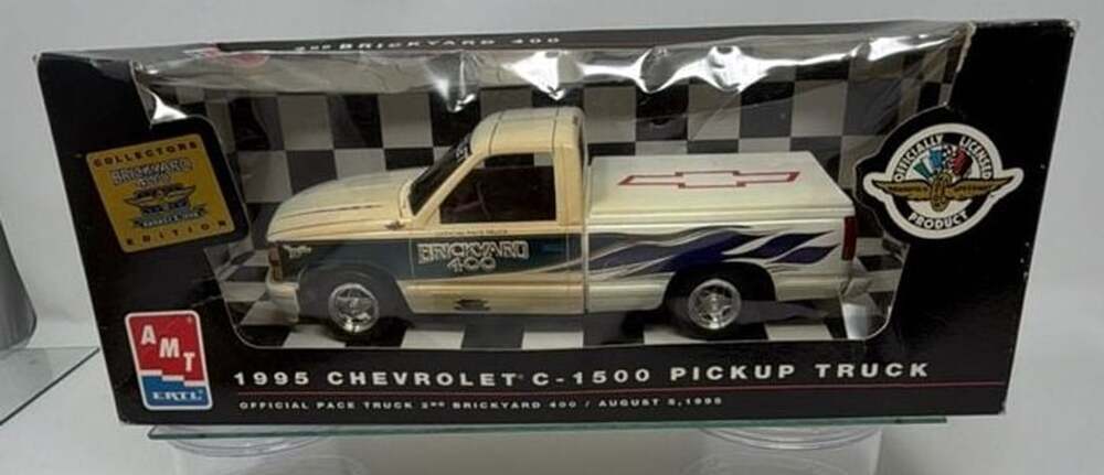 AMT ERTL 1995 Chevrolet C-1500 Pickup Truck Model Kit